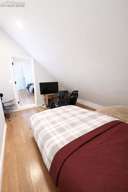 Image 20 of 50: Bedroom