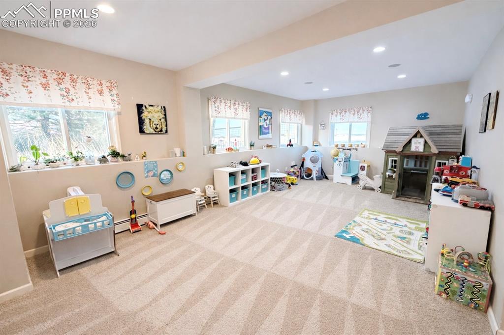 Image 22 of 50: Family Room