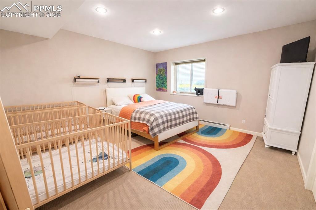 Image 26 of 50: Bedroom