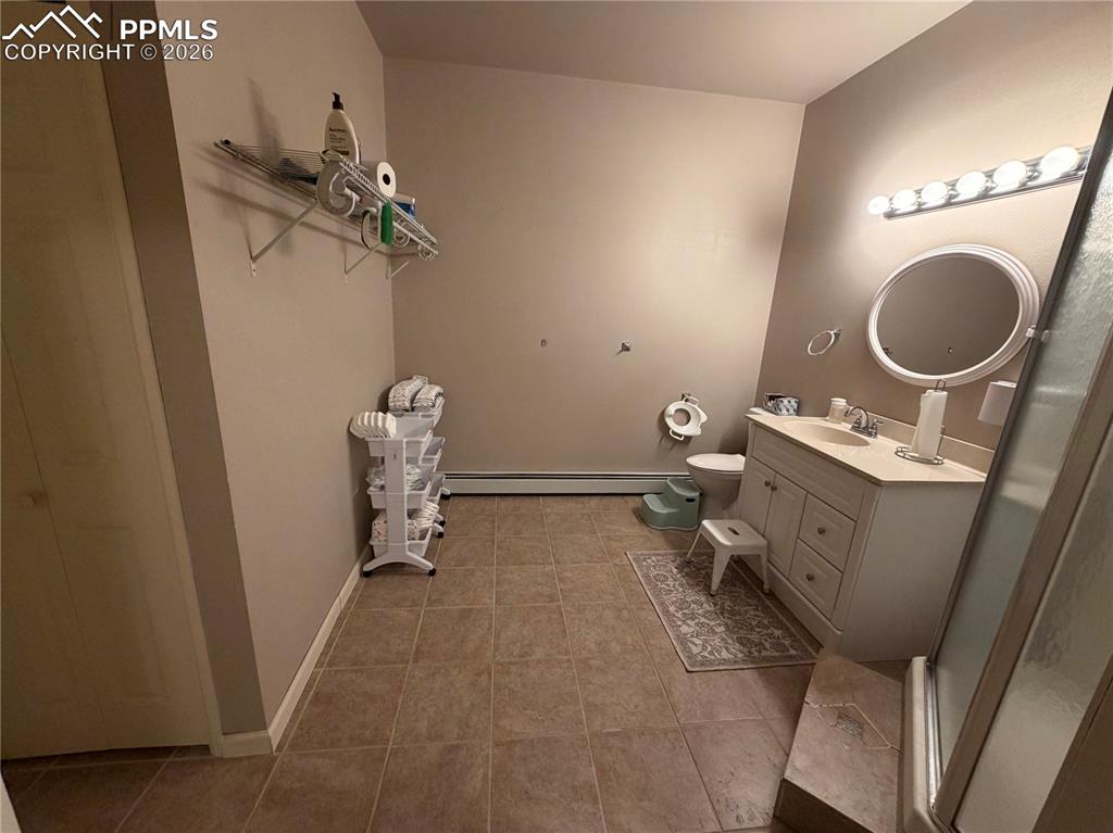 Image 27 of 50: Bathroom