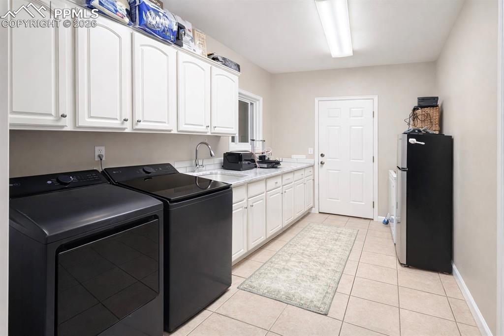 Image 28 of 50: Laundry