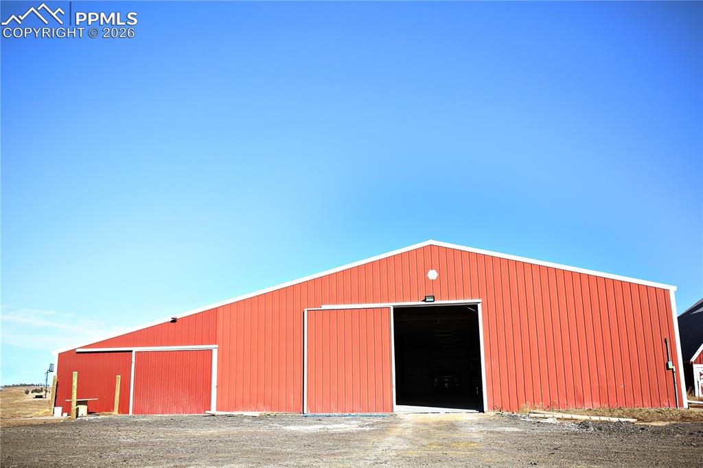 Image 30 of 50: Indoor Arena