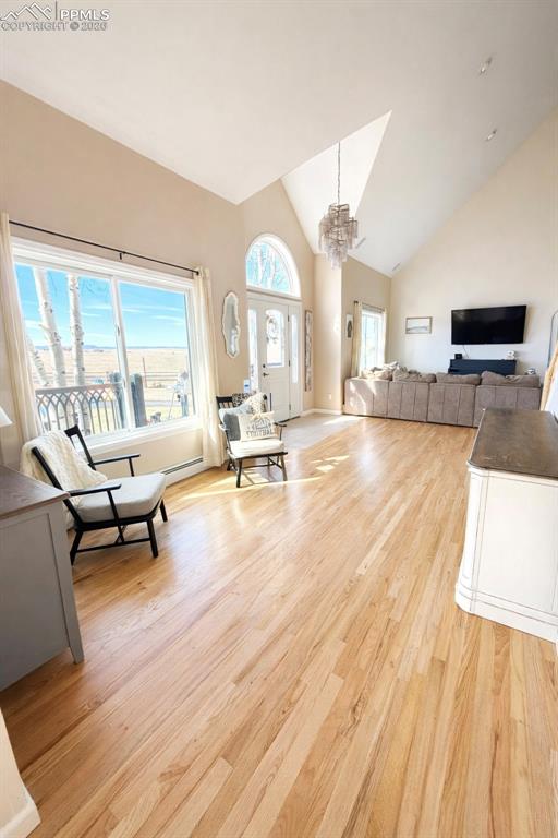 Image 4 of 50: Living Room