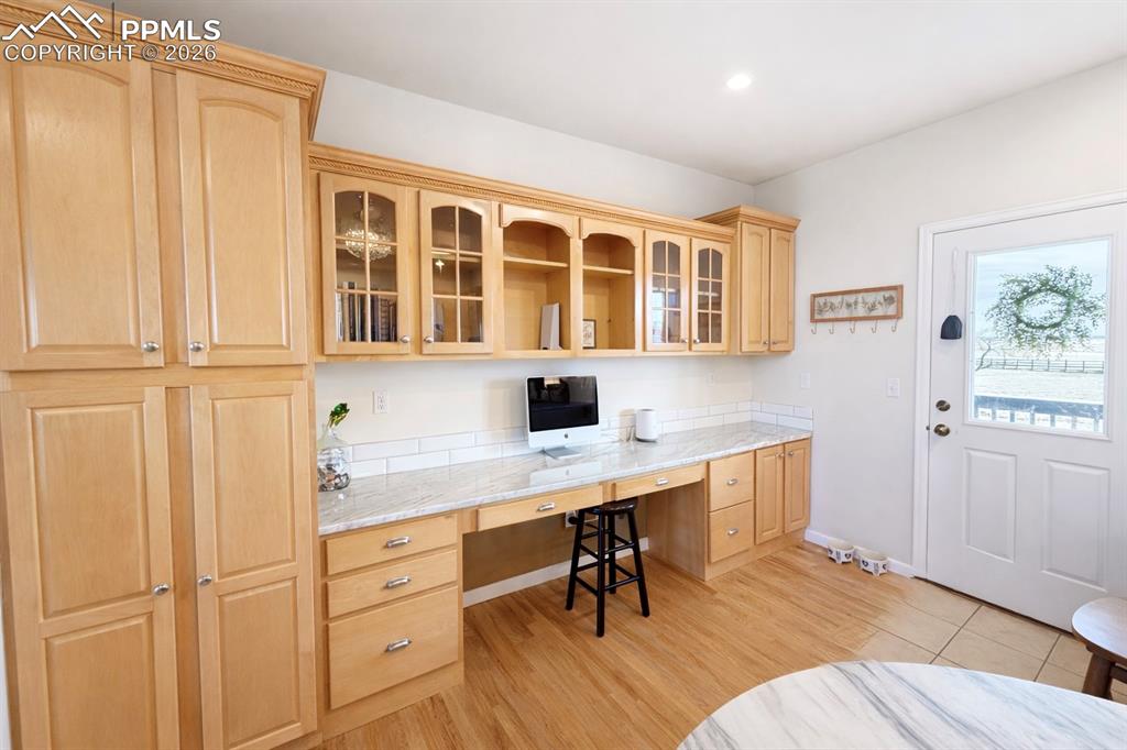 Image 7 of 50: Office