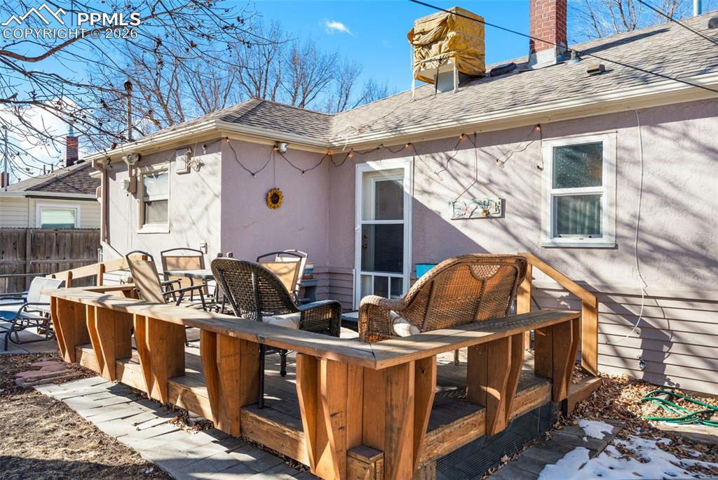 Image 24 of 28: Deck