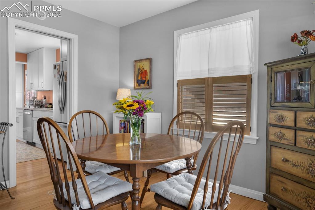 Image 7 of 28: Dining Area