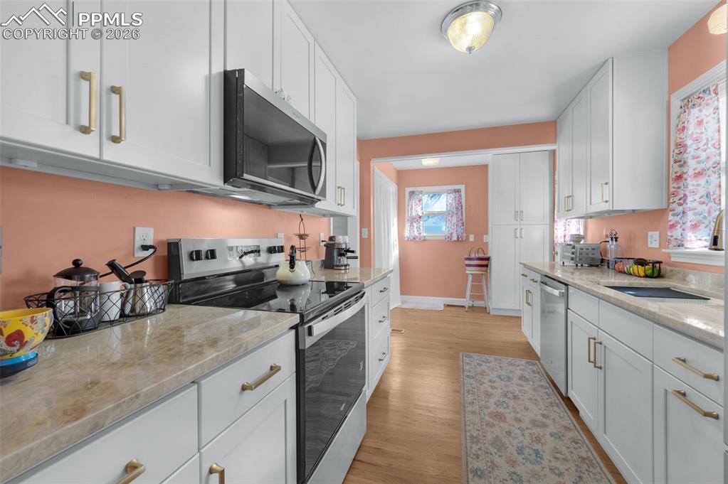 Image 9 of 28: The kitchen has granite counter tops, soft close cabinets with pullout lowe