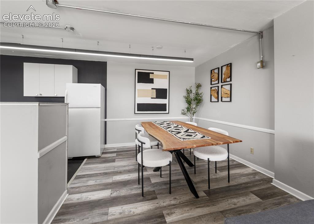 Image 19 of 27: Dining Area
