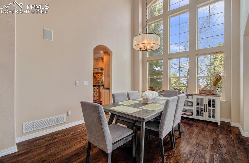 Image 8 of 47: Formal Dining