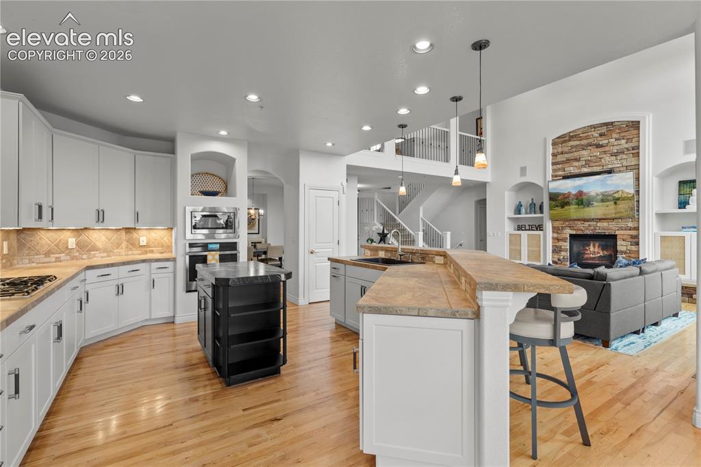 Image 12 of 47: Kitchen