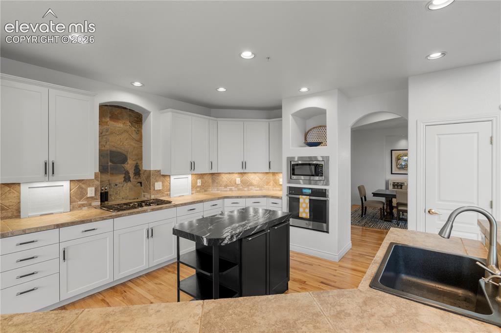 Image 13 of 47: Kitchen