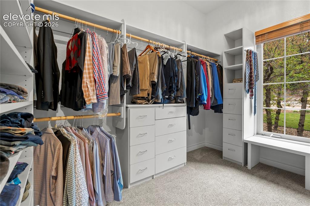 Image 22 of 47: Closet