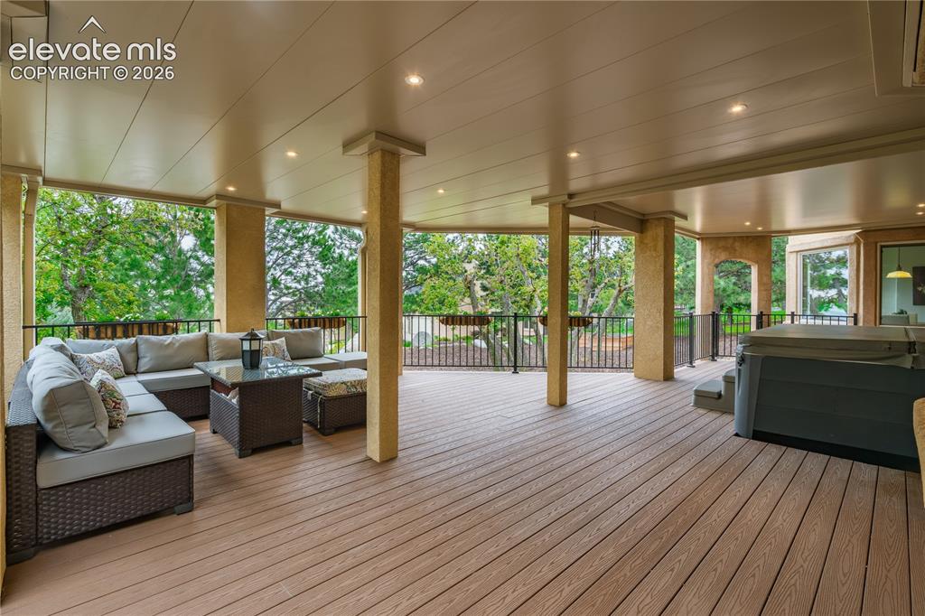 Image 33 of 47: Deck