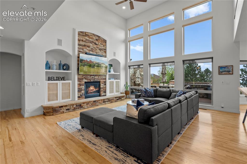 Image 9 of 47: soaring ceilings