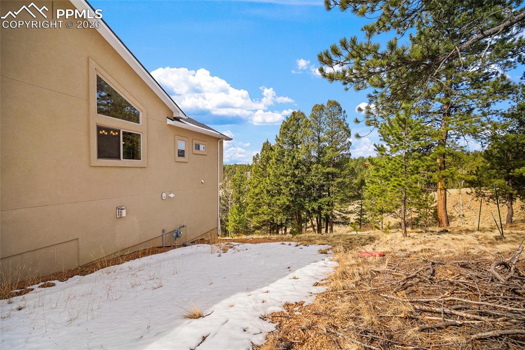 Image 10 of 47: Yard