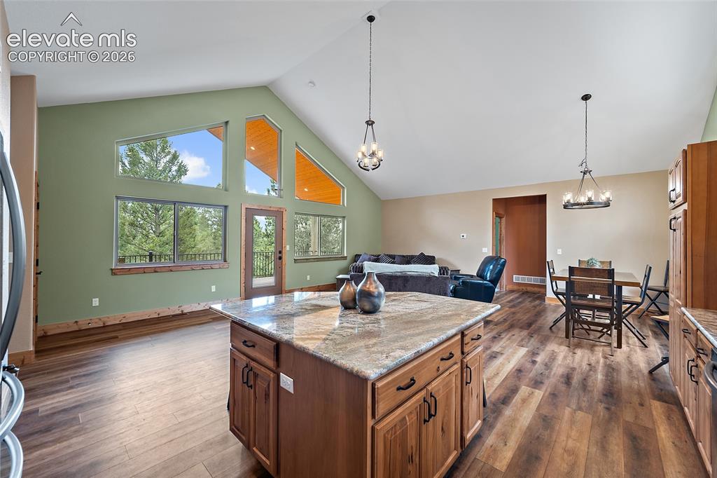 Image 12 of 45: Kitchen