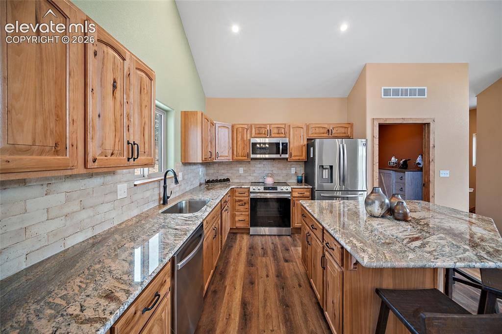 Image 14 of 45: Kitchen