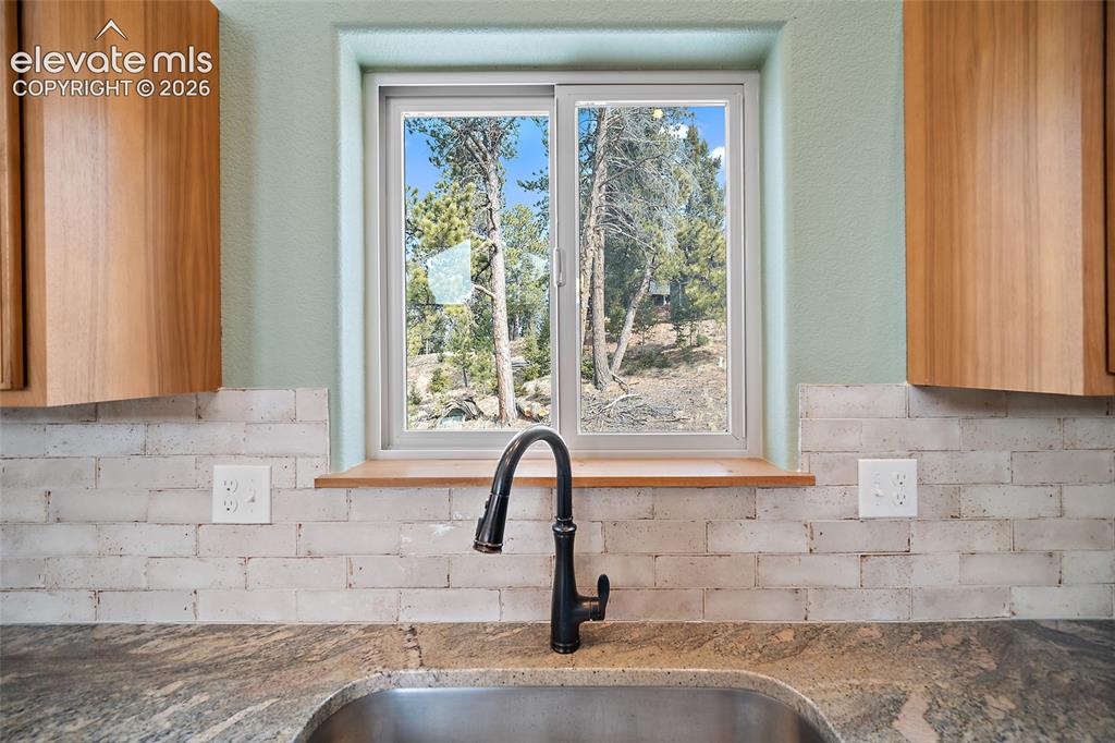 Image 16 of 45: Kitchen