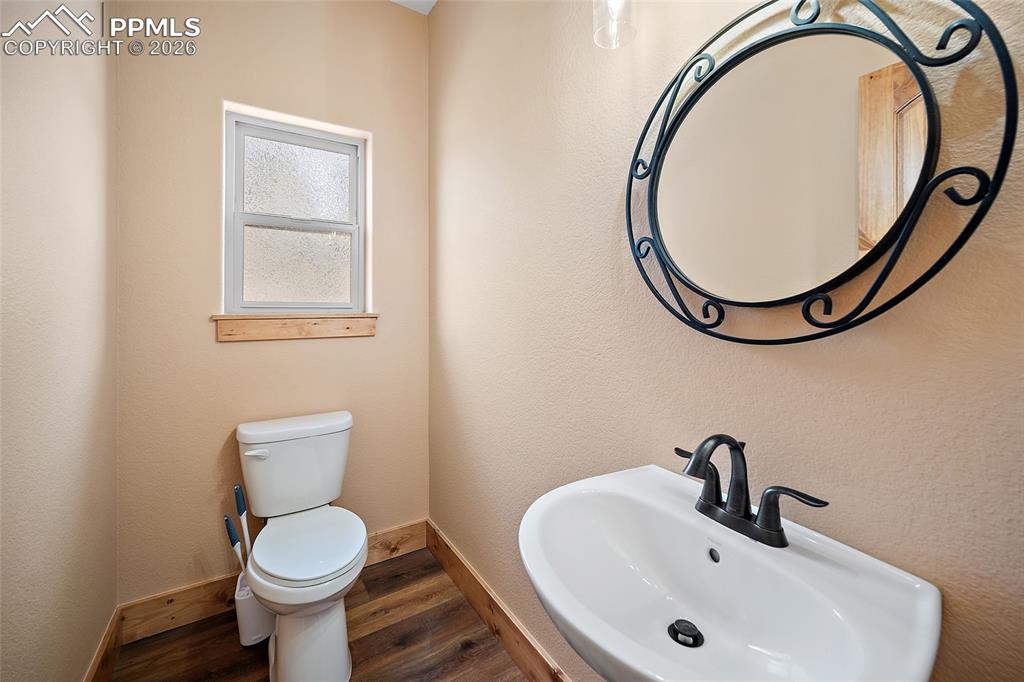 Image 21 of 47: Bathroom