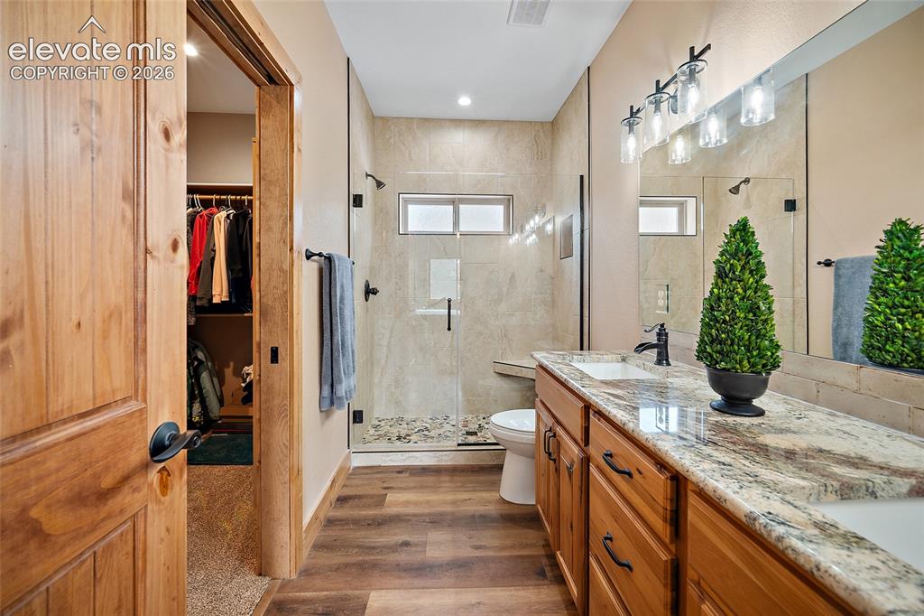 Image 22 of 45: Master Bathroom