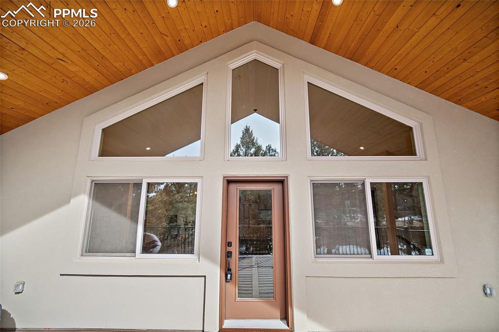 Image 7 of 47: Entry