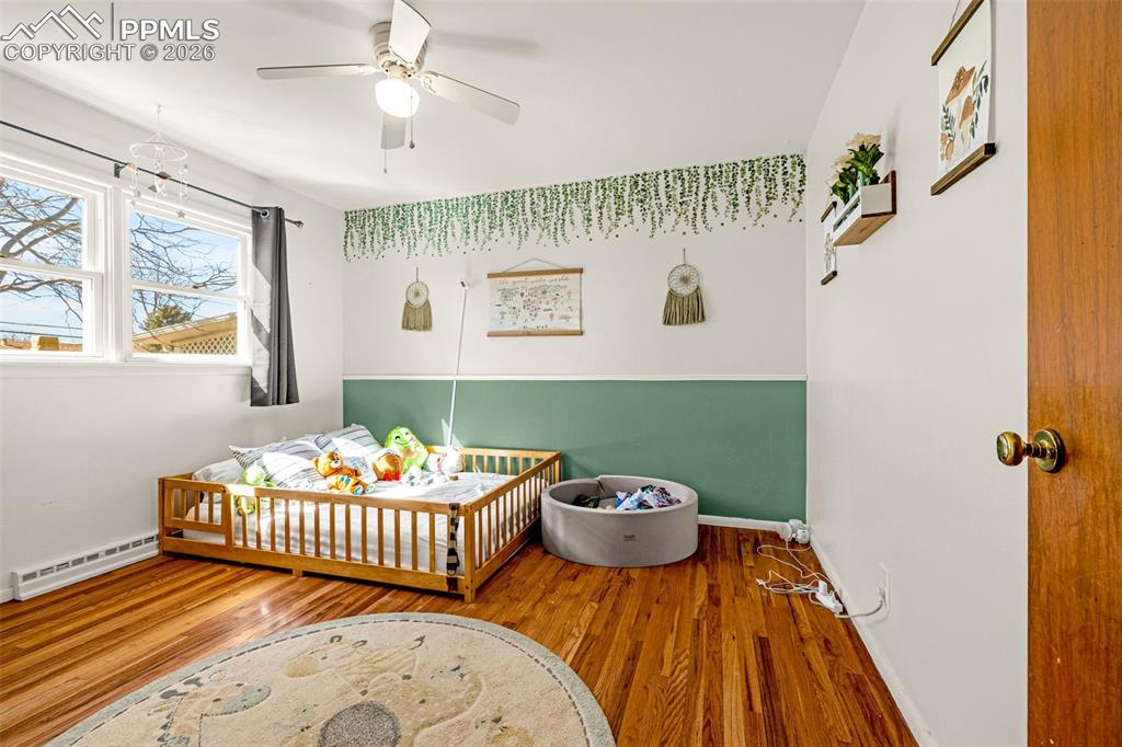 Image 9 of 25: Bedroom