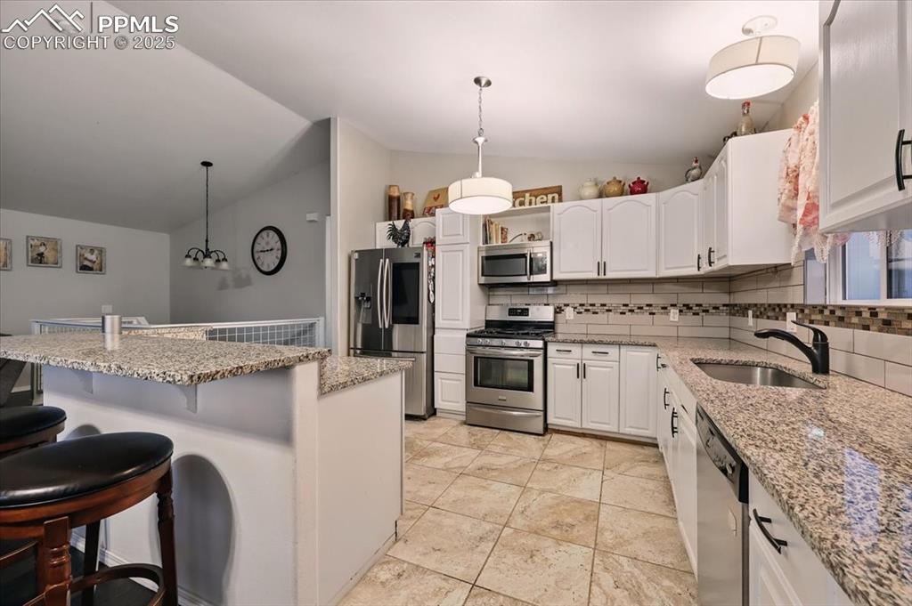 Image 18 of 42: Kitchen