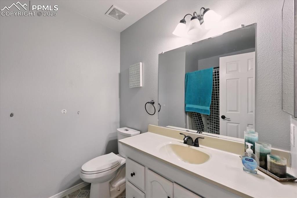 Image 22 of 42: Bathroom