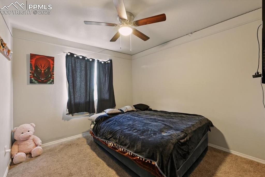 Image 25 of 42: Bedroom