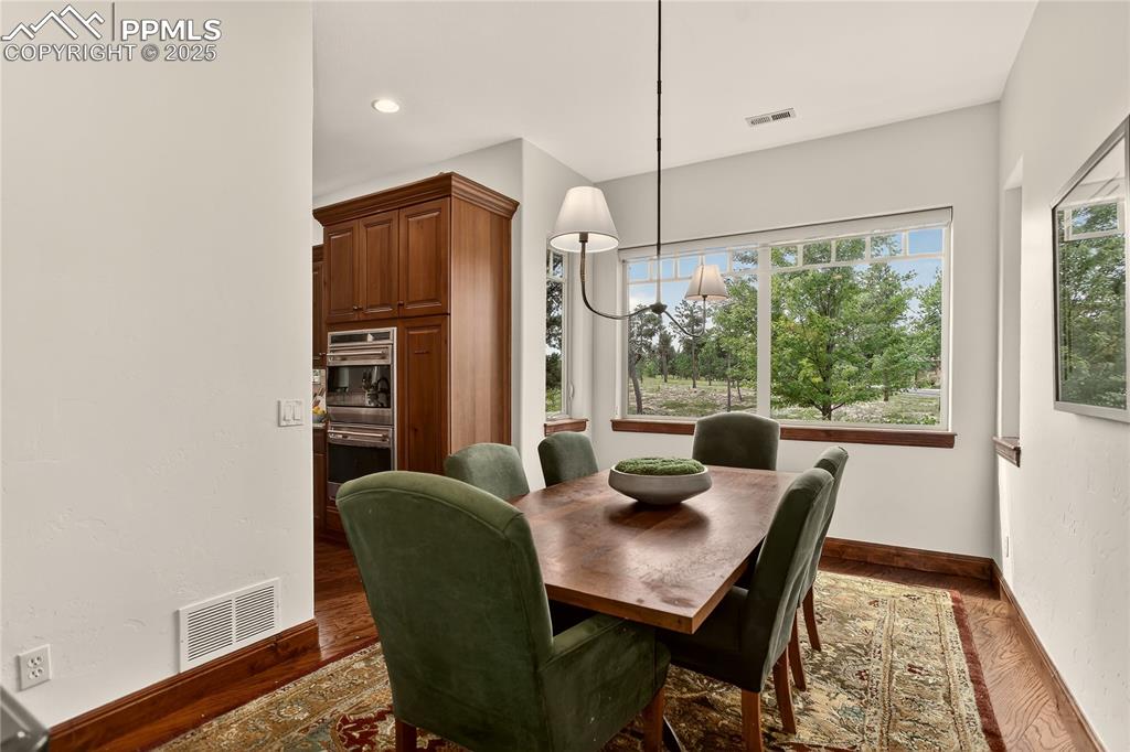 Image 11 of 41: Breakfast nook - main level