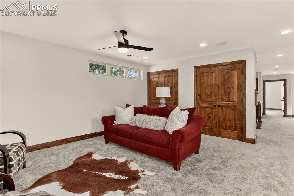Image 31 of 41: Family room - upper level