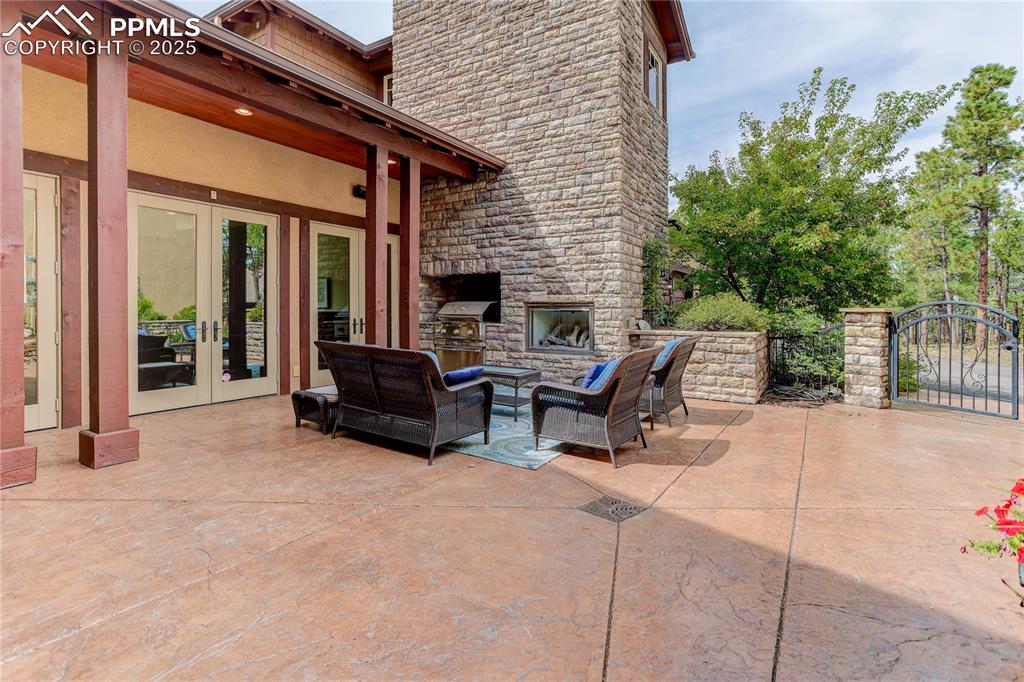 Image 4 of 41: Courtyard fireplace and grill station