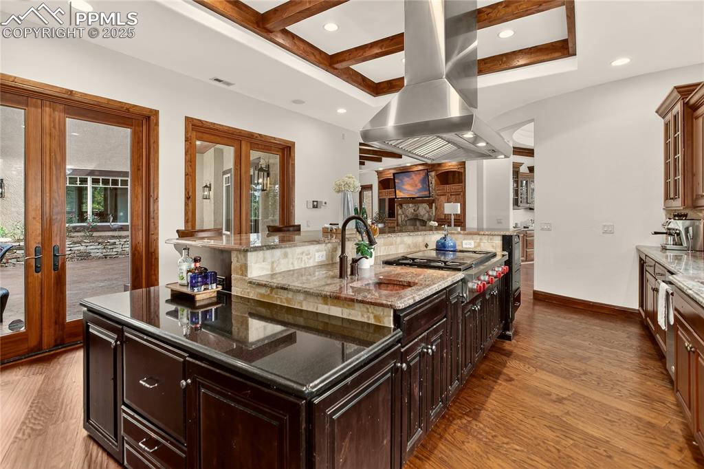 Image 9 of 41: Courtyard access from kitchen