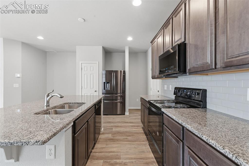 Image 11 of 31: Kitchen