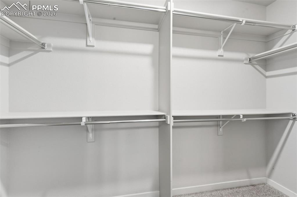 Image 19 of 31: Closet