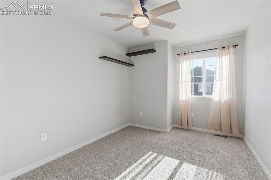 Image 23 of 31: Bedroom