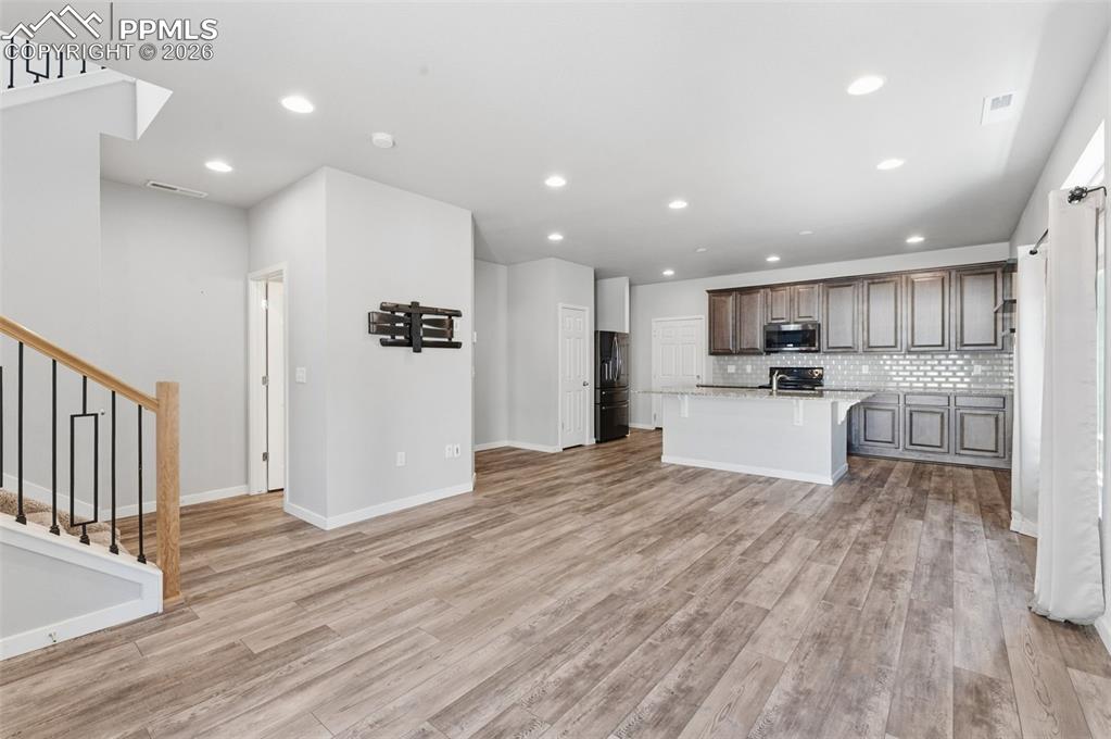 Image 4 of 31: Living Room