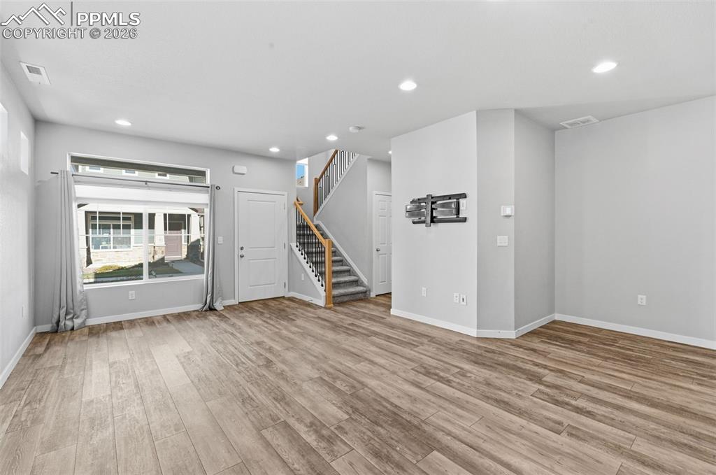 Image 6 of 31: Living Room