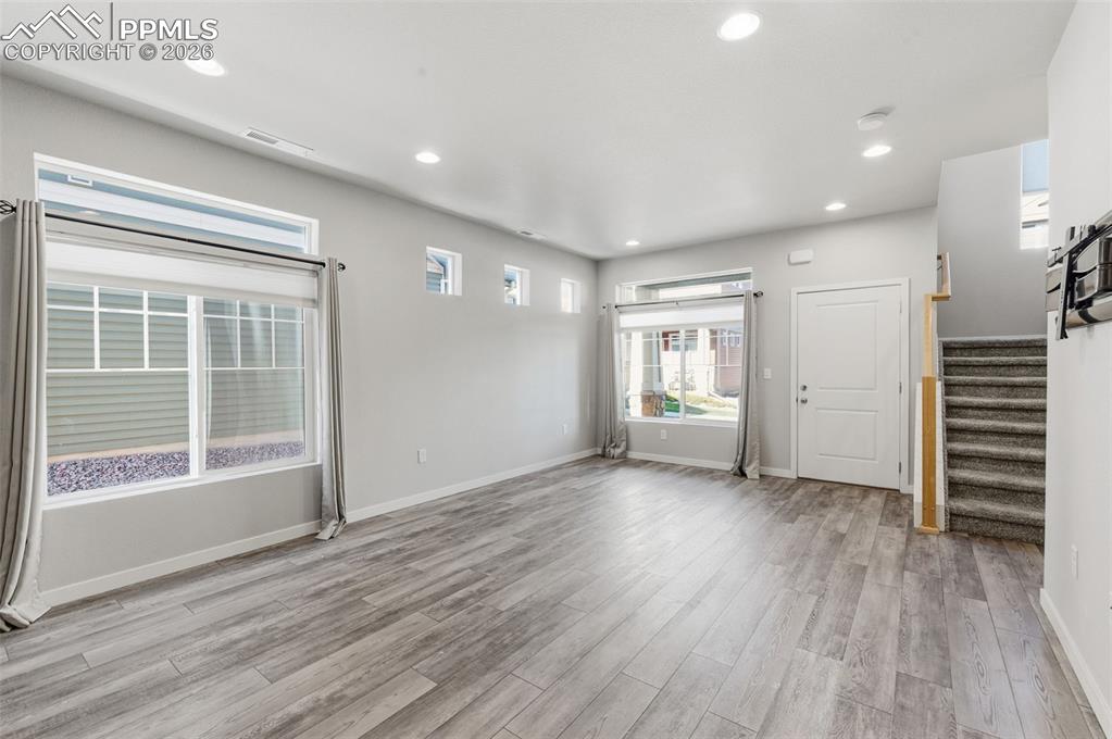 Image 7 of 31: Living Room