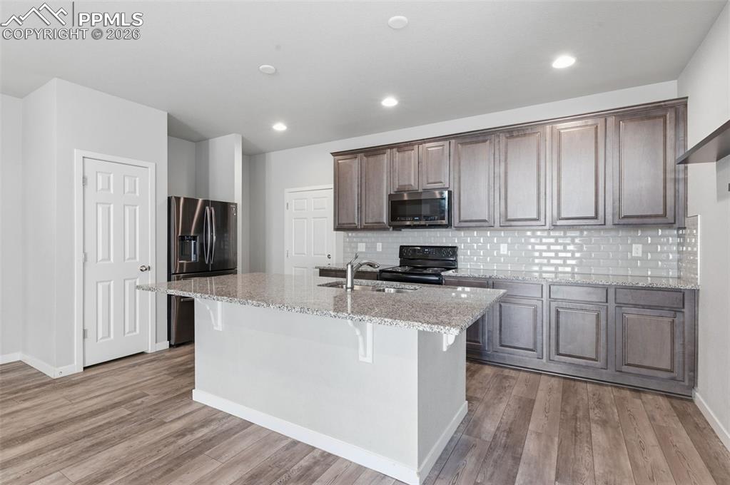 Image 8 of 31: Kitchen