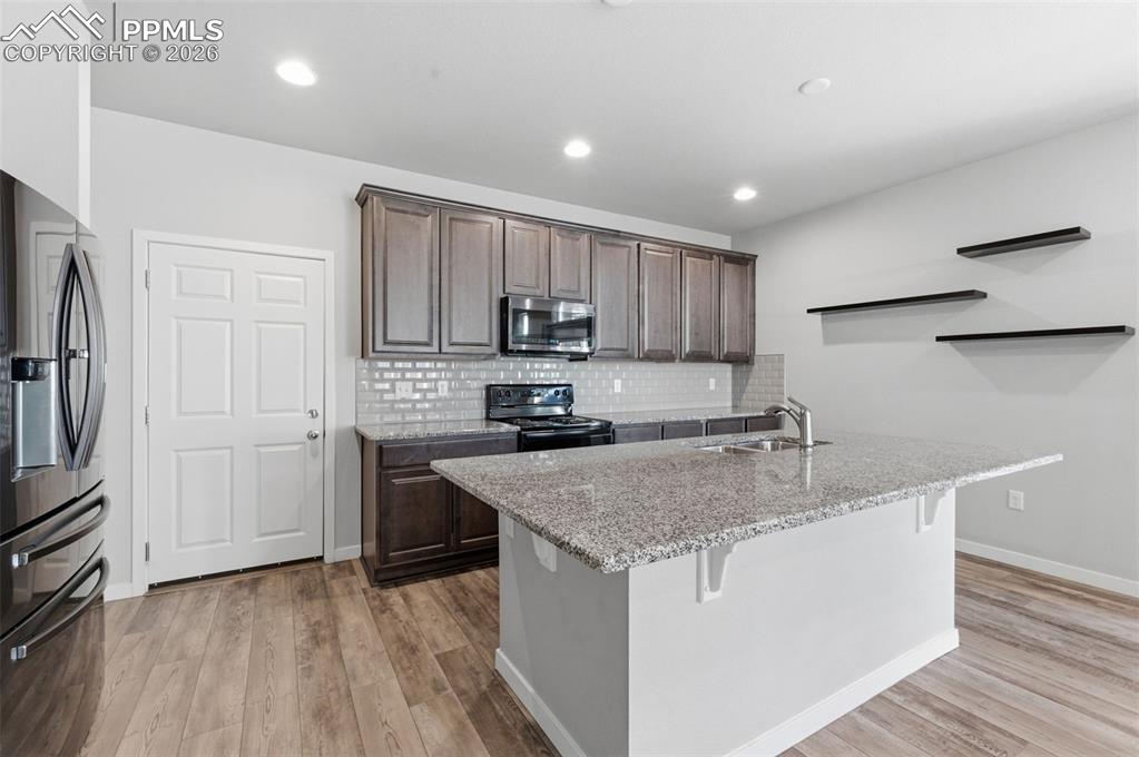 Image 9 of 31: Kitchen