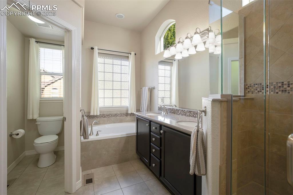 Image 12 of 33: Luxurious Spa Like Bathroom!