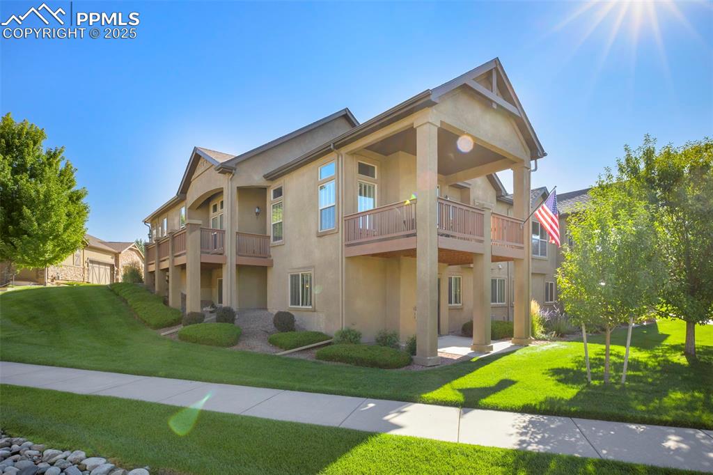 Image 31 of 33: Landscaping Included in HOA!