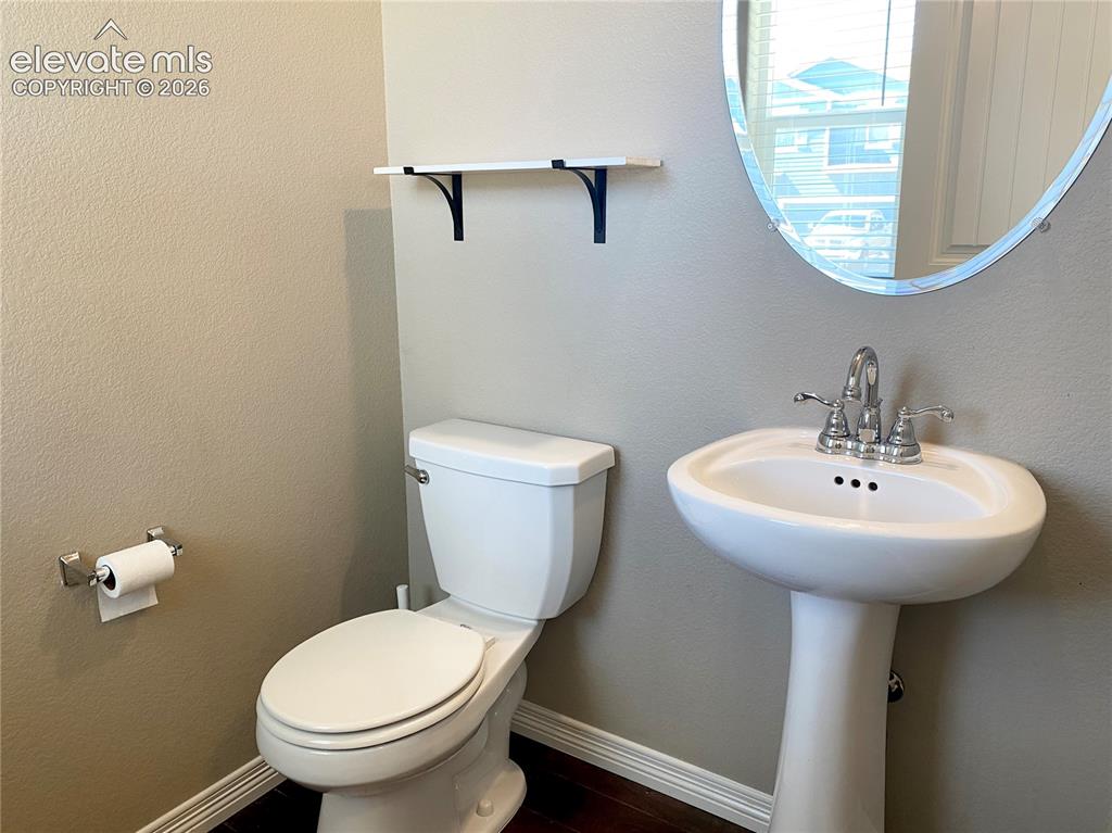 Image 17 of 17: Bathroom