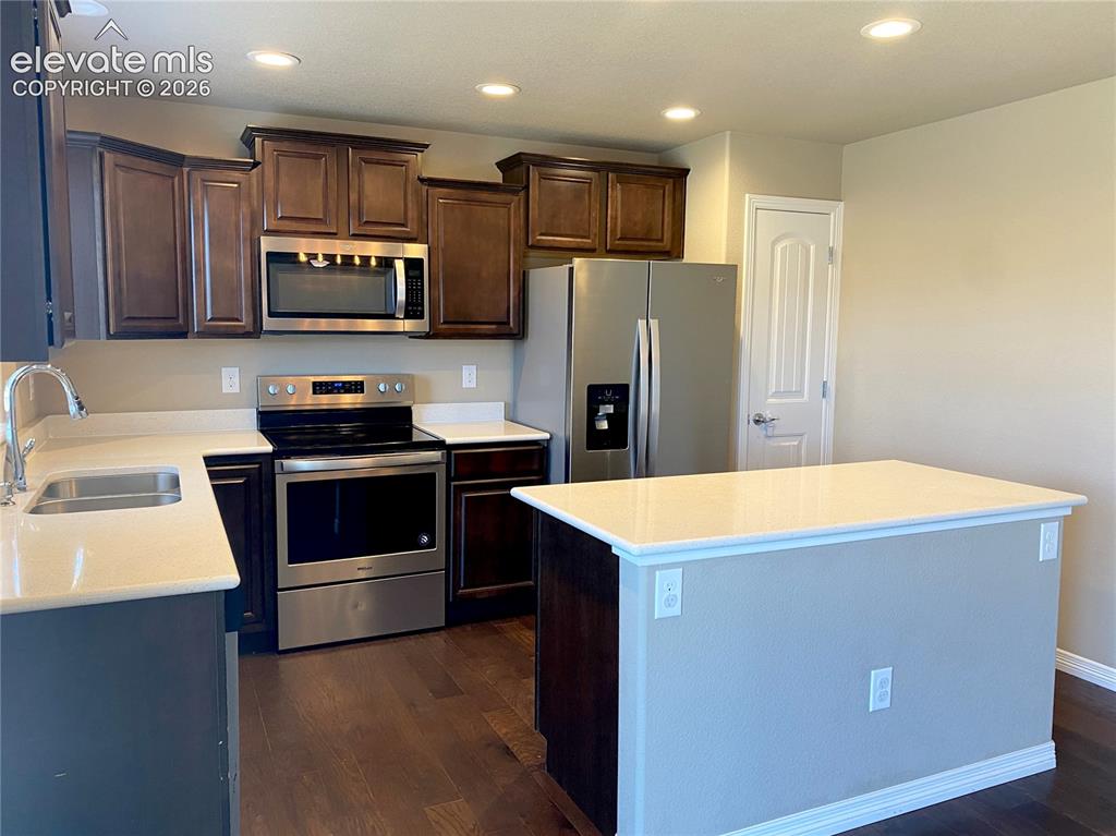 Image 4 of 17: Kitchen