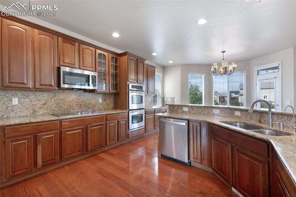 Image 12 of 31: Kitchen