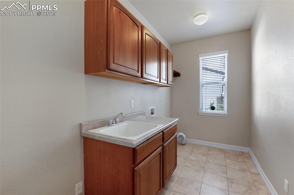 Image 17 of 31: Laundry