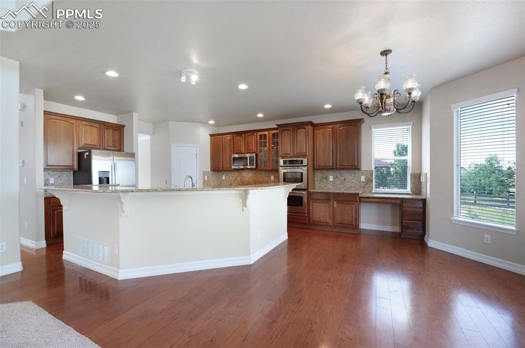 Image 9 of 31: Kitchen