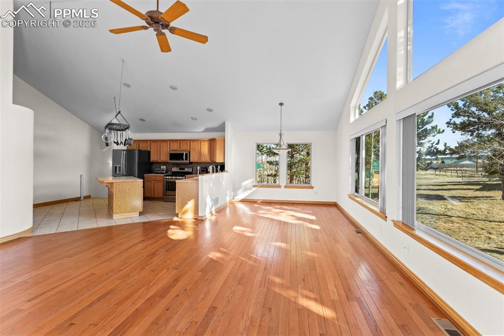 Image 10 of 50: Living Room