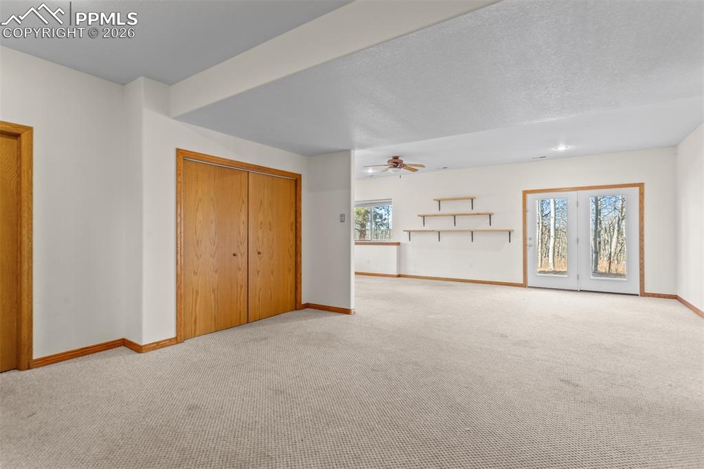 Image 25 of 50: Living Room